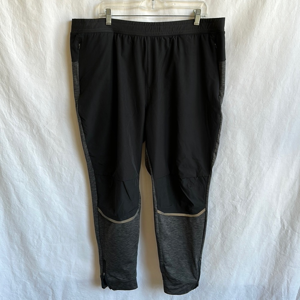 Dick’s Sporting Goods black joggers with knee vents, size XXL